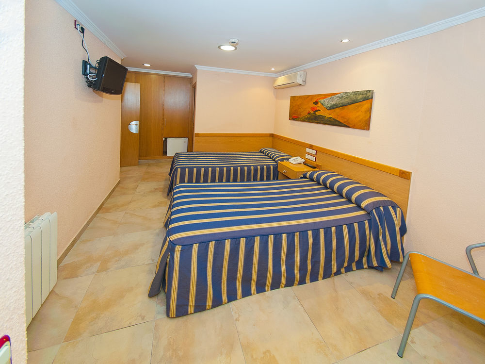 Hostal Viky Madrid Dış mekan fotoğraf