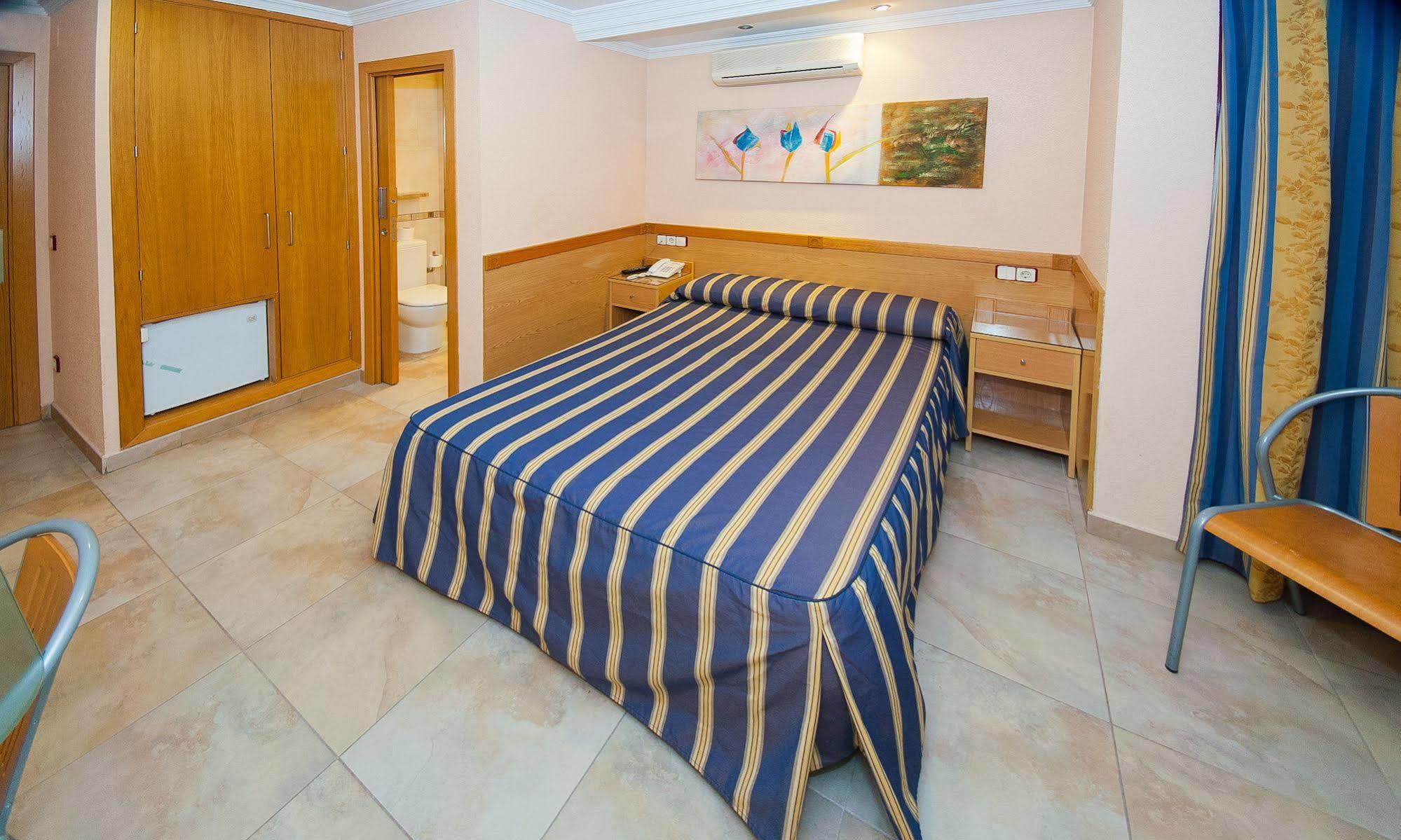 Hostal Viky Madrid Dış mekan fotoğraf