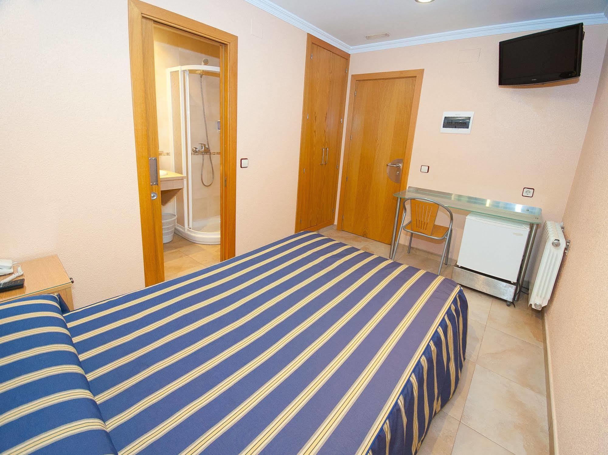 Hostal Viky Madrid Dış mekan fotoğraf