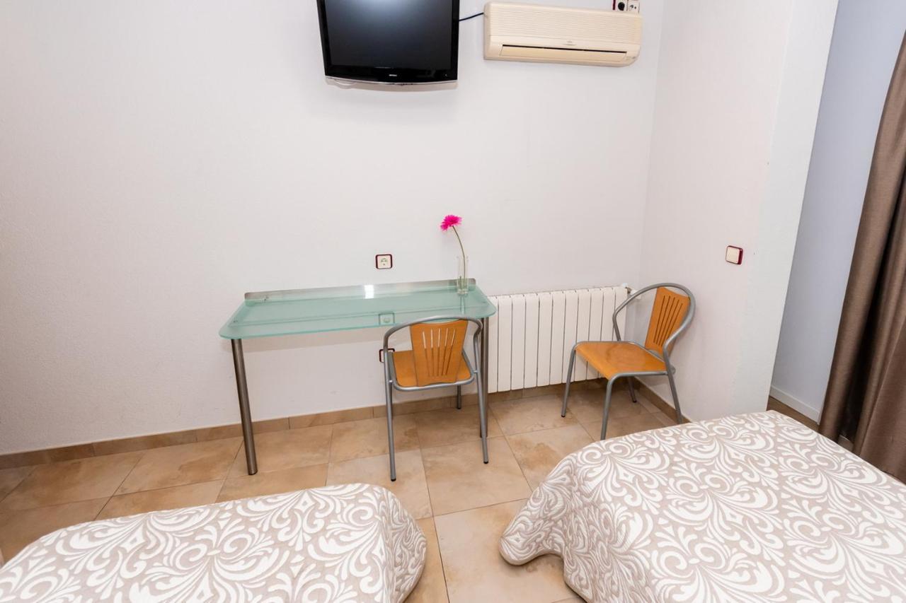 Hostal Viky Madrid Dış mekan fotoğraf