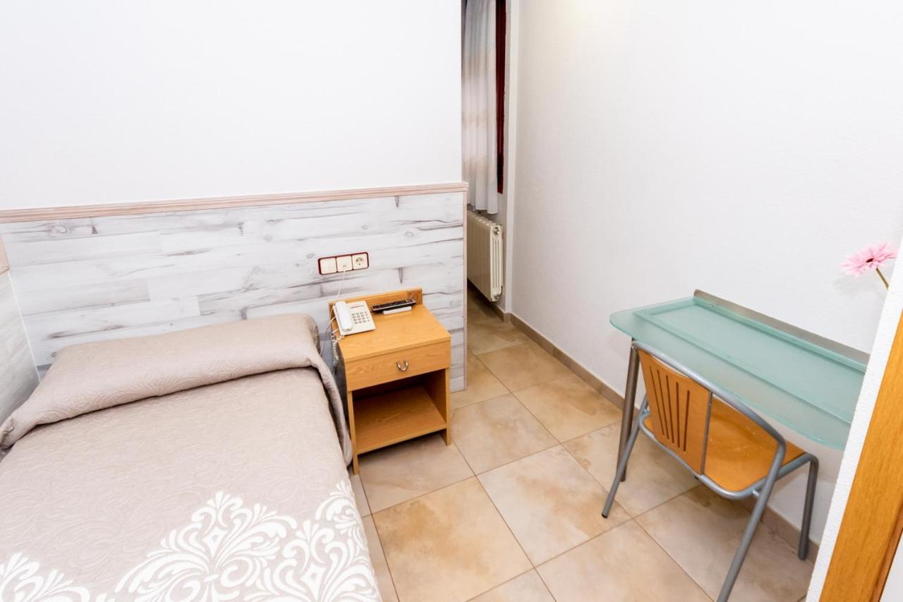 Hostal Viky Madrid Dış mekan fotoğraf