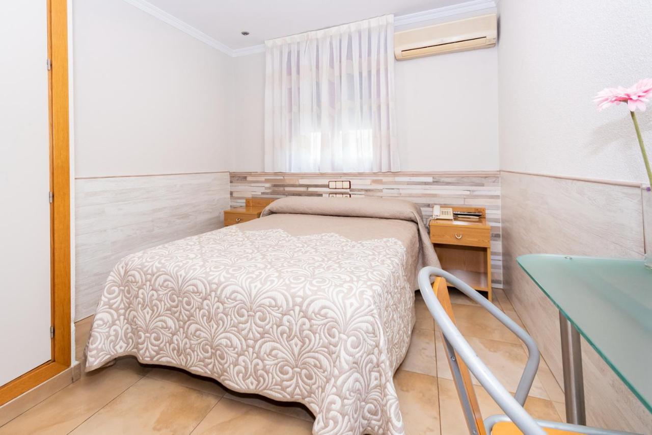 Hostal Viky Madrid Dış mekan fotoğraf