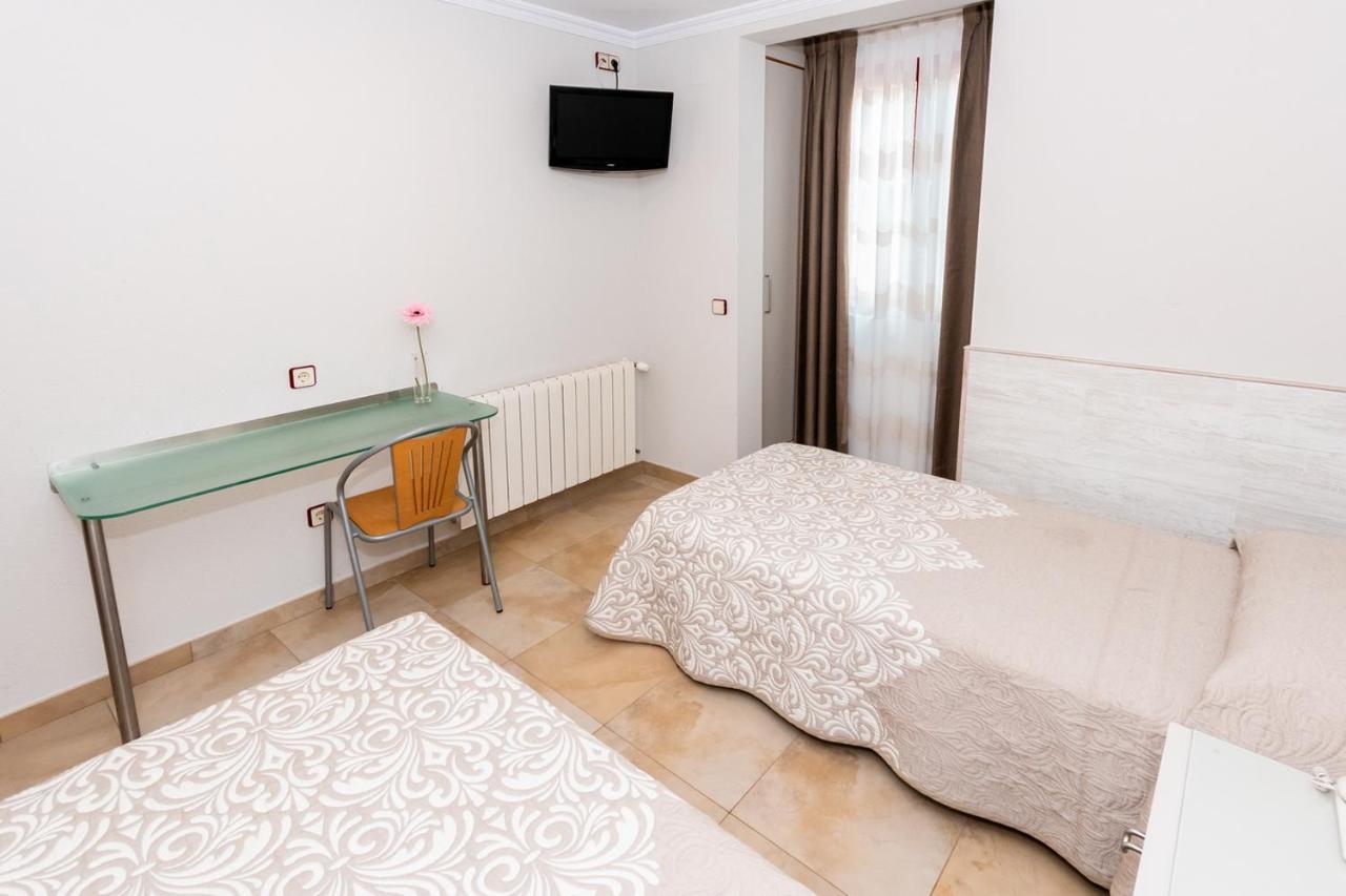 Hostal Viky Madrid Dış mekan fotoğraf