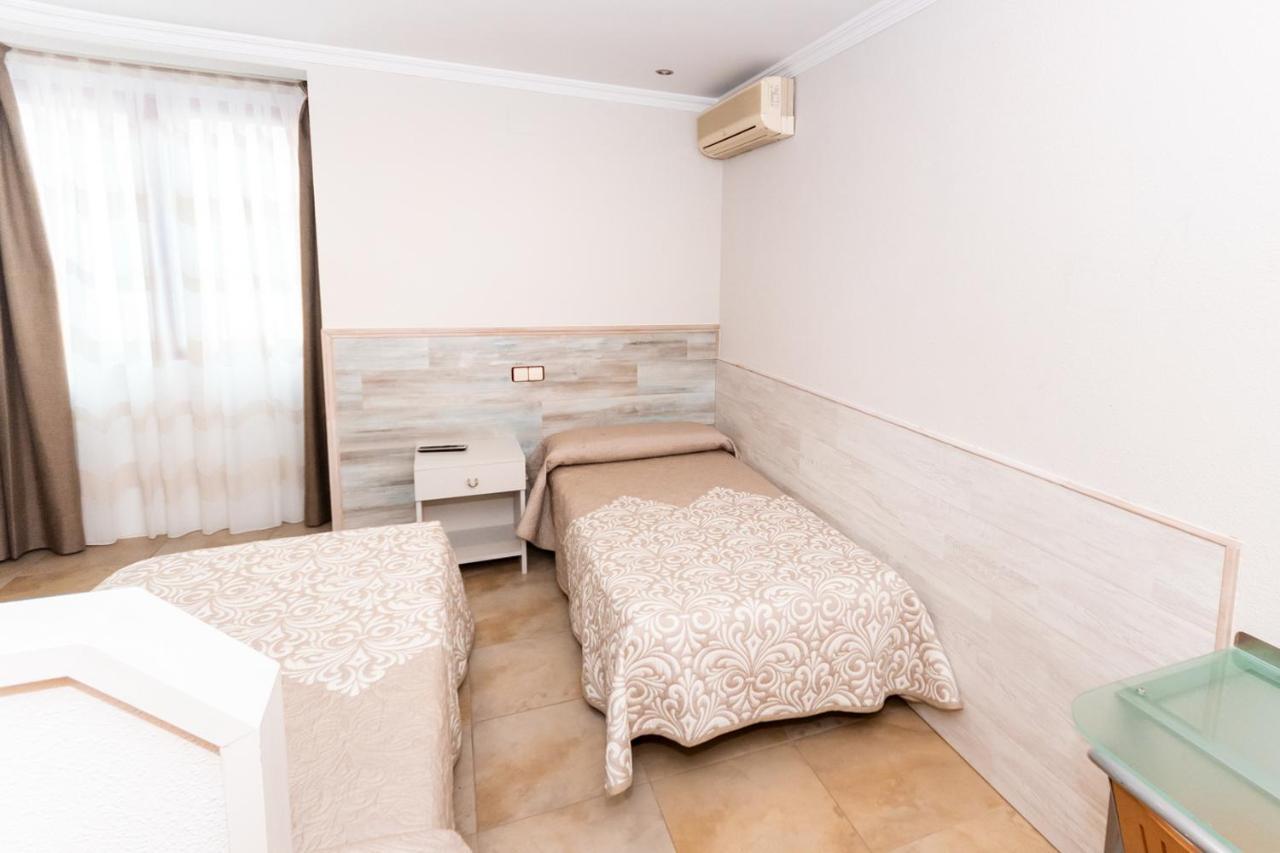 Hostal Viky Madrid Dış mekan fotoğraf