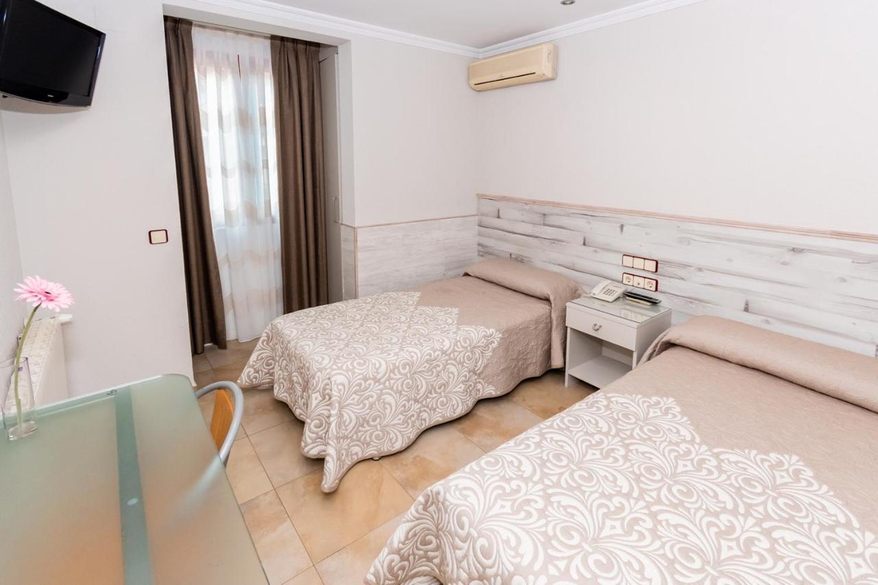 Hostal Viky Madrid Dış mekan fotoğraf