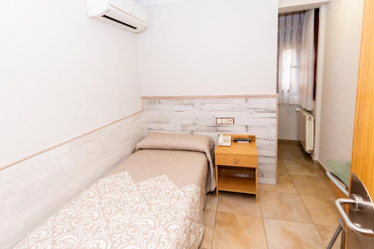 Hostal Viky Madrid Dış mekan fotoğraf