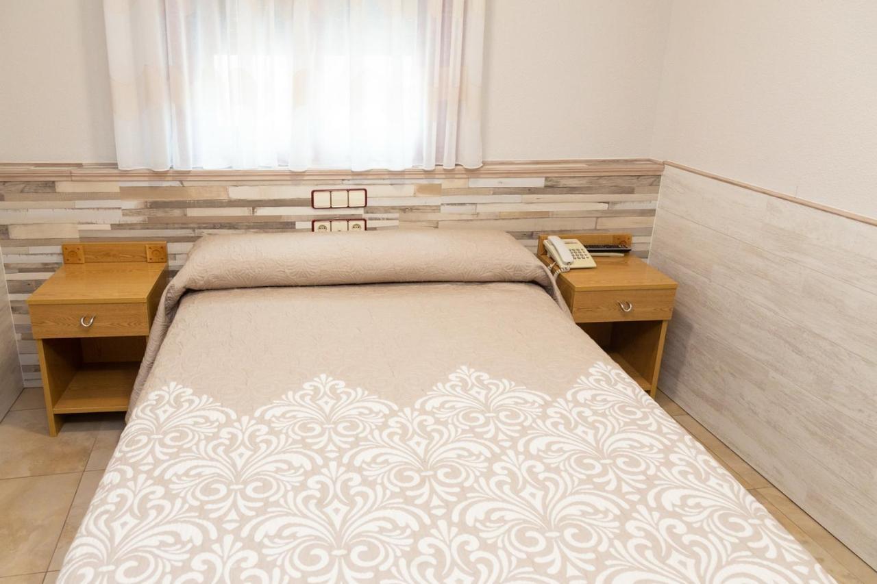 Hostal Viky Madrid Dış mekan fotoğraf