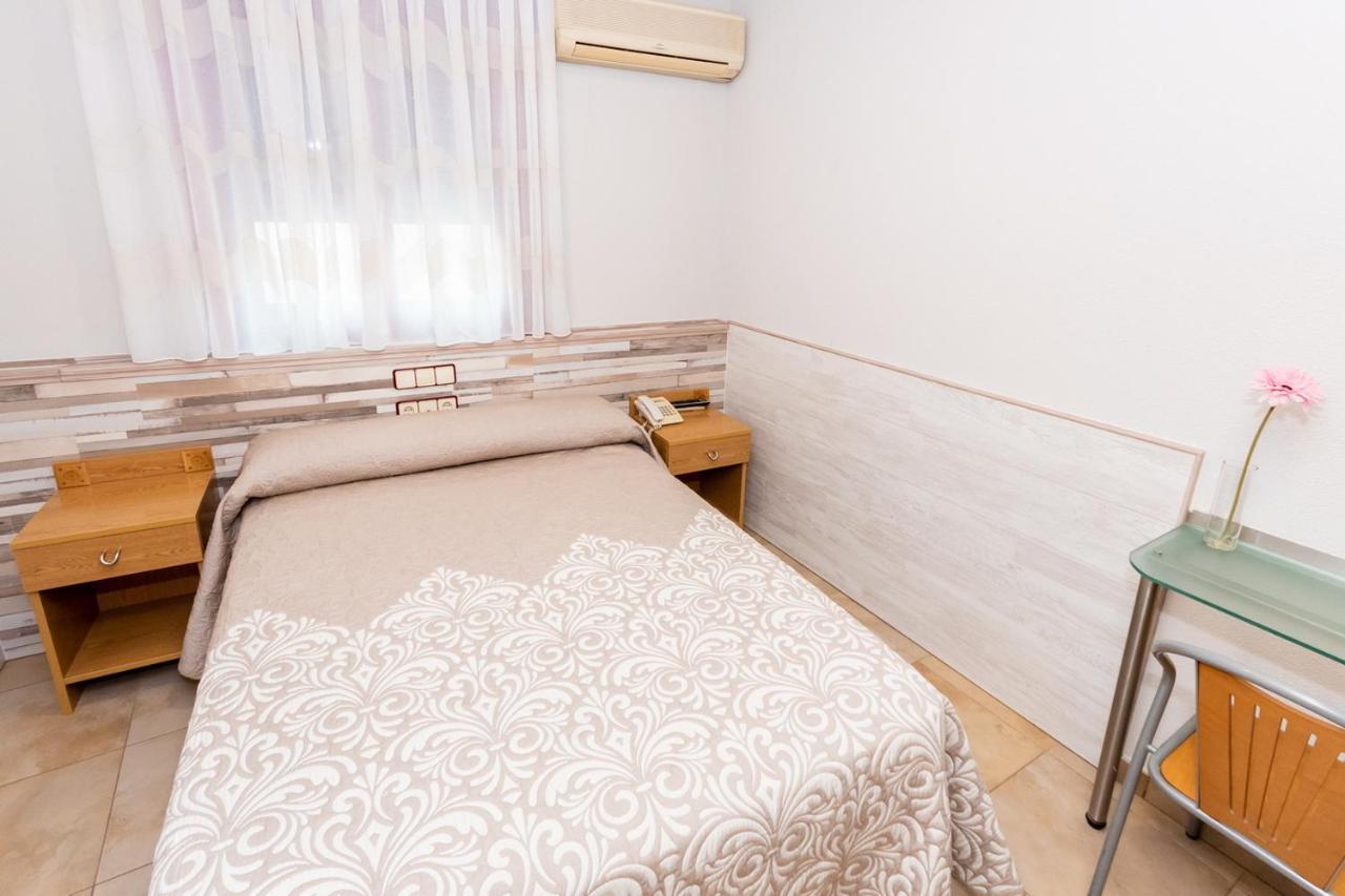 Hostal Viky Madrid Dış mekan fotoğraf