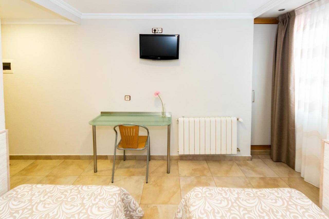 Hostal Viky Madrid Dış mekan fotoğraf