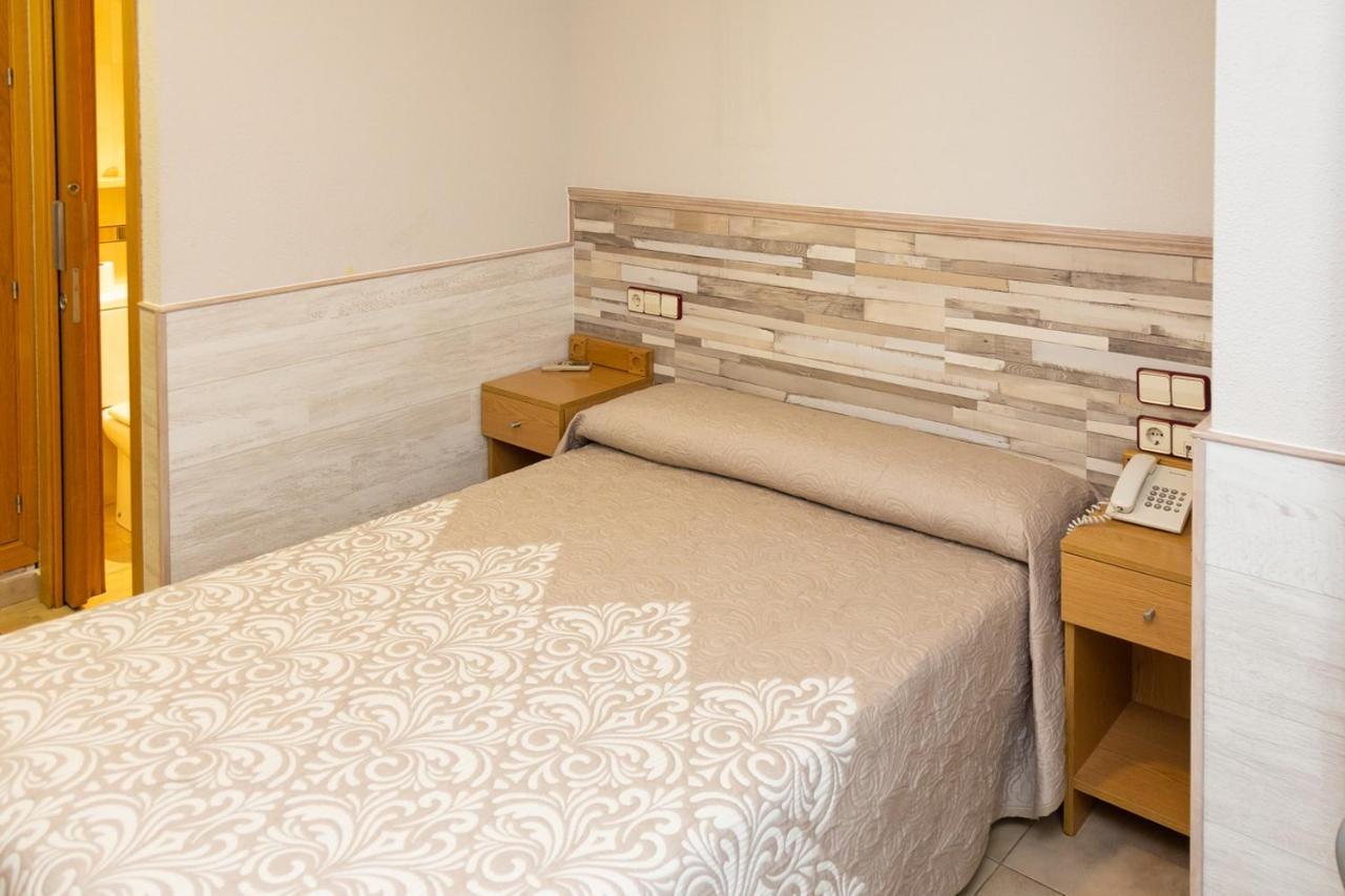 Hostal Viky Madrid Dış mekan fotoğraf