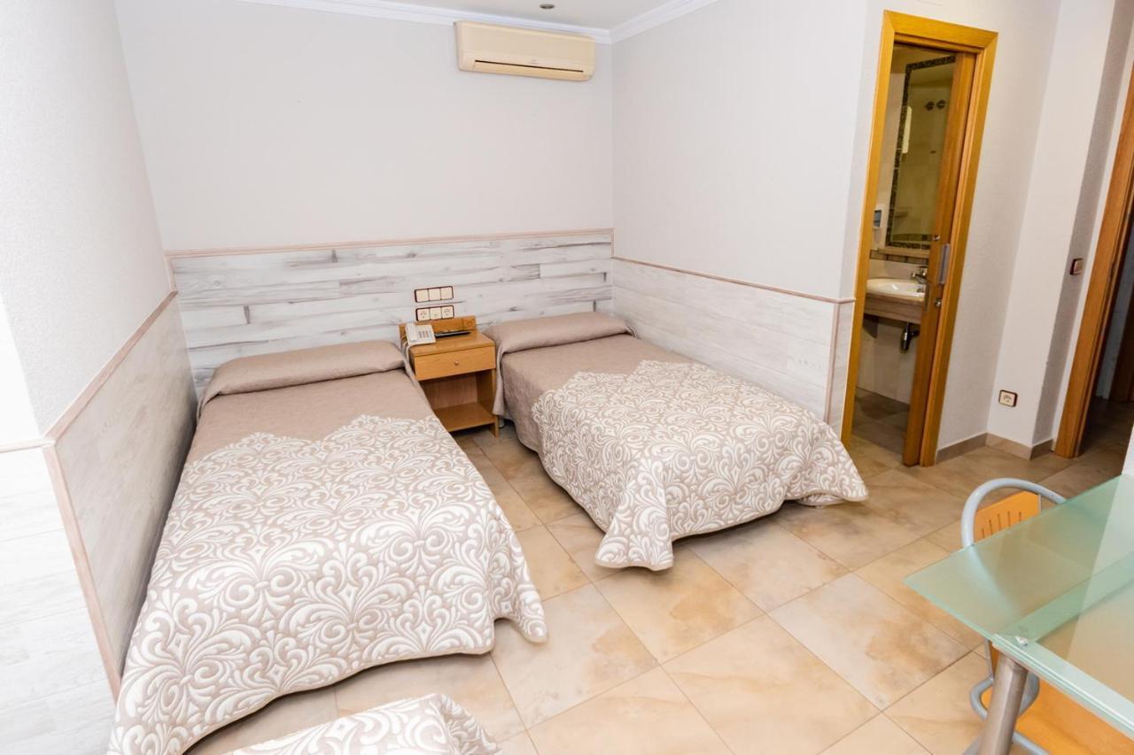 Hostal Viky Madrid Dış mekan fotoğraf