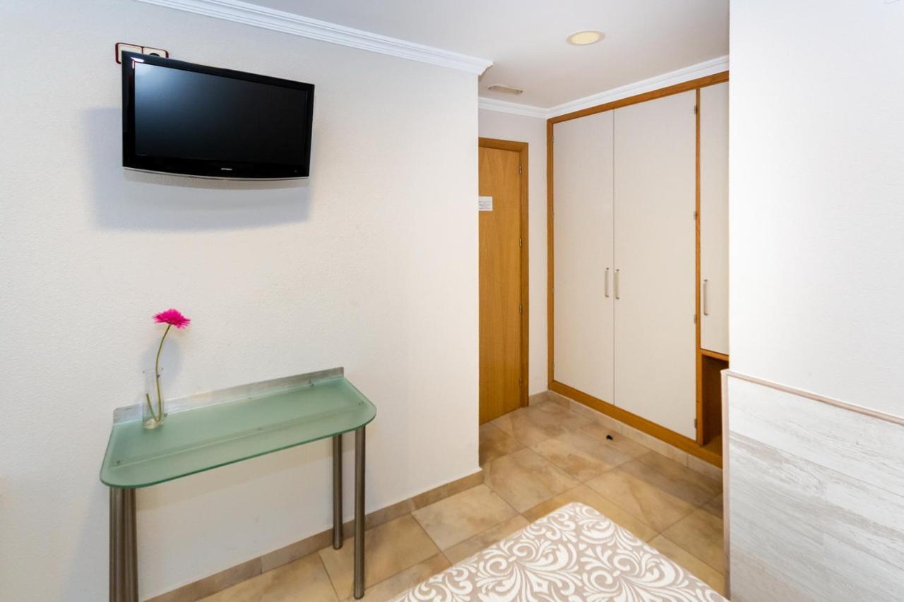 Hostal Viky Madrid Dış mekan fotoğraf