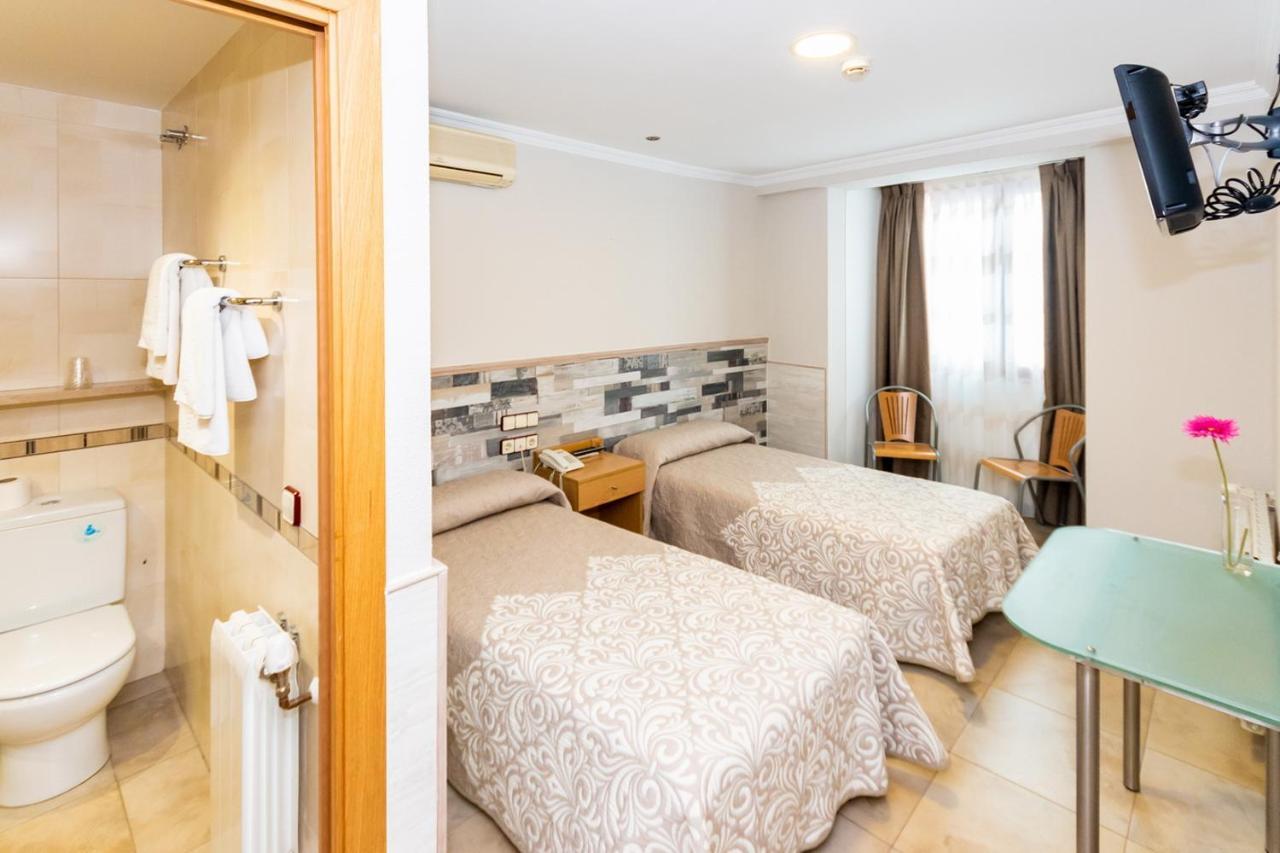 Hostal Viky Madrid Dış mekan fotoğraf