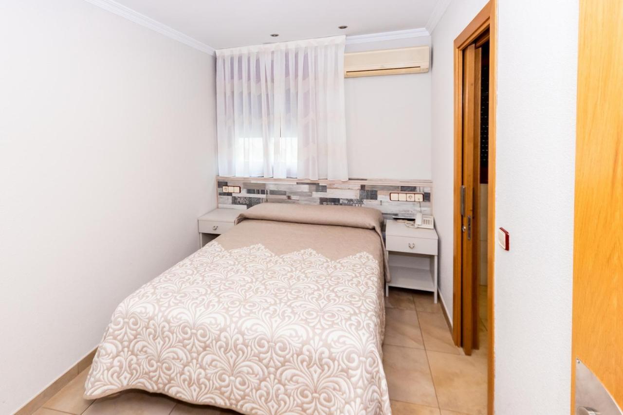 Hostal Viky Madrid Dış mekan fotoğraf