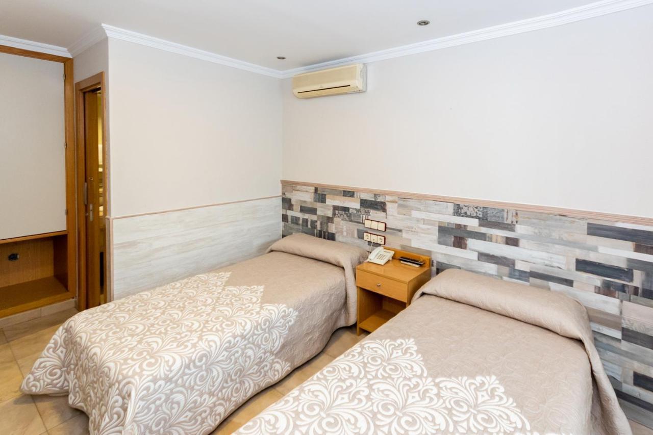 Hostal Viky Madrid Dış mekan fotoğraf